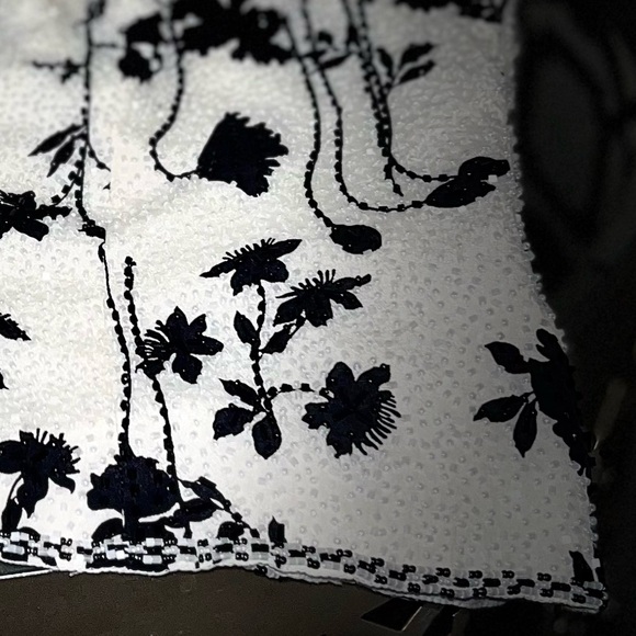 Vintage BLACKTIE Oleg Cassini Beaded Black and White Floral Top 100% Silk - Picture 7 of 11